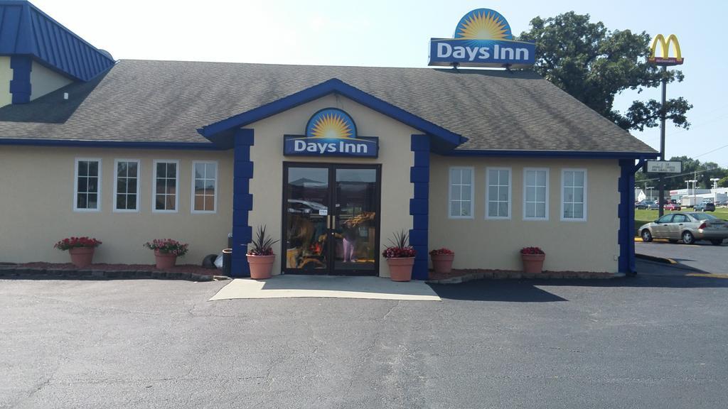 Days Inn By Wyndham Des Moines Merle Hay Exterior photo